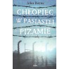 CHŁOPIEC W PASIASTEJ PIŻAMIE